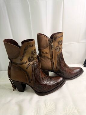 Cuadra Brown Two-Tone Western Ankle Boots